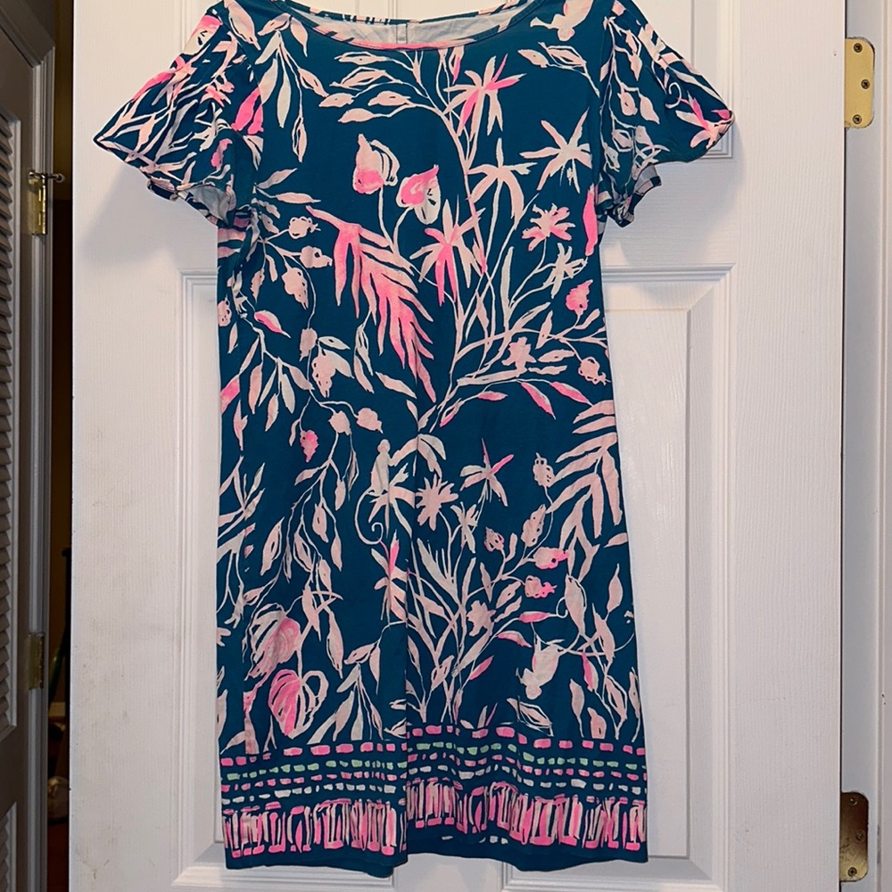 Lilly Pulitzer short sleeve dress in the print Tidal Wave. Size M.